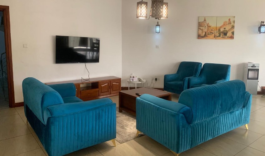 Fully furnished and serviced 2 bedroom all ensuite apartment 